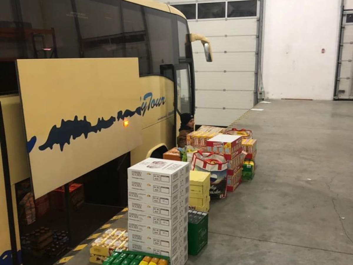Ужгородські митники виявили 2598 упаковок шоколаду та чаю в рейсовому автобусі