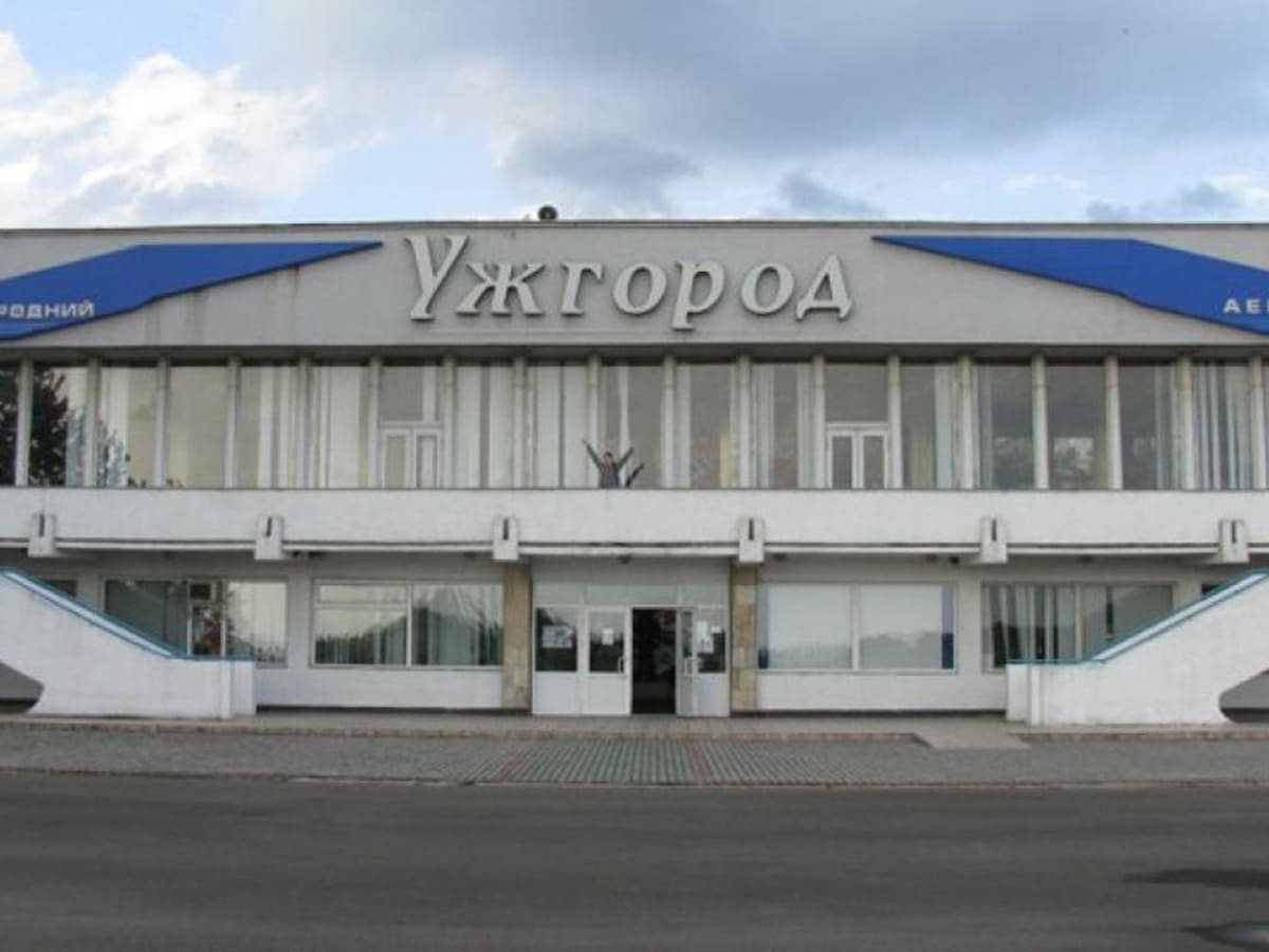 Працівники аеропорту «Ужгород» припинили страйк
