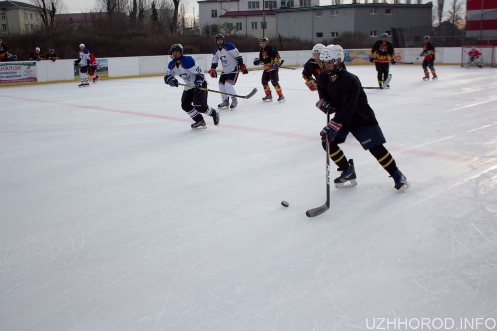 хокейні поєдинки відбулися в Ужгороді фото