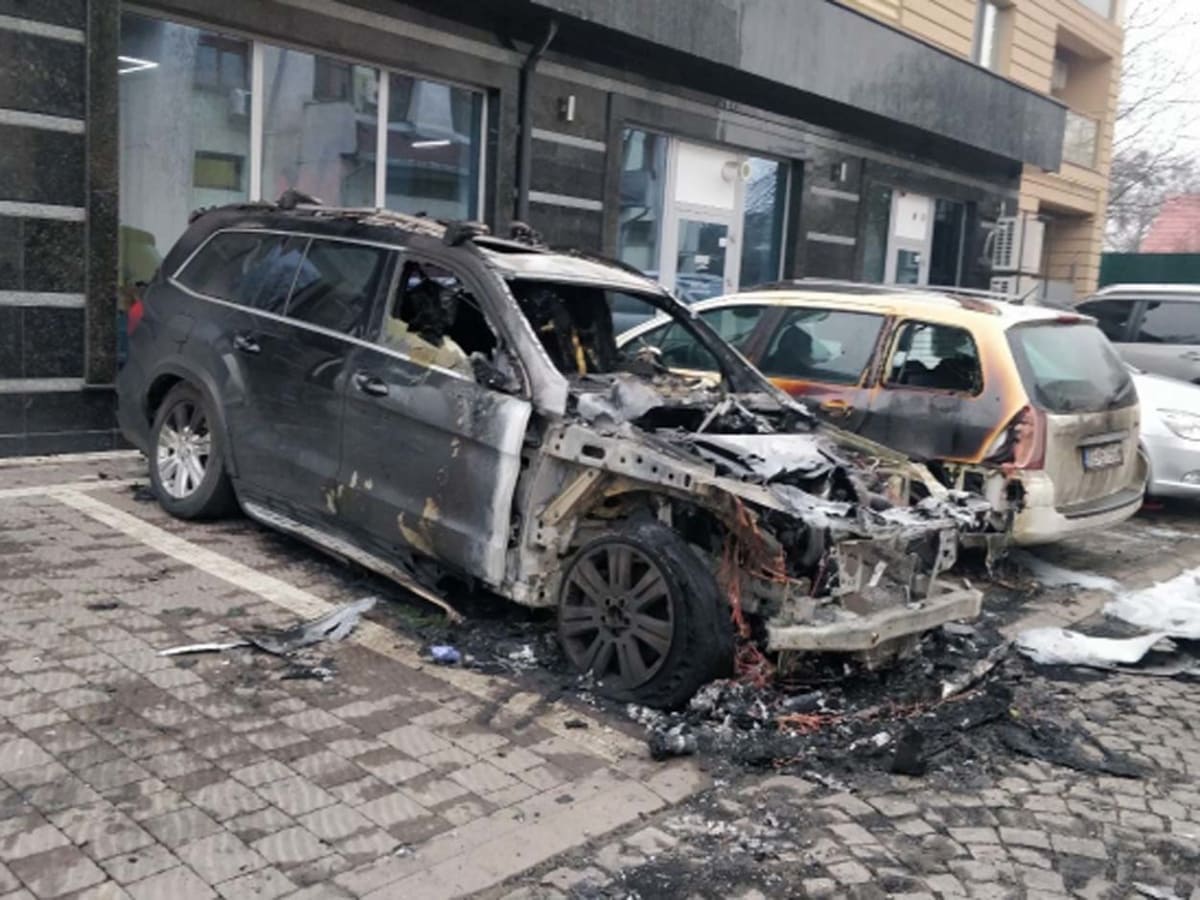 Поліція розслідує загорання автомобіля в Ужгороді