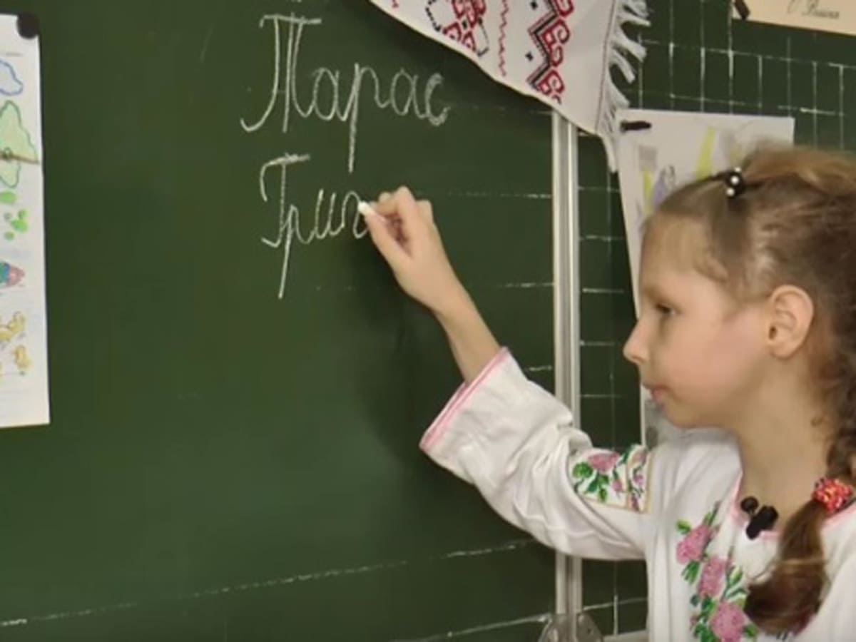 Учні ужгородської школи готують ролик до дня народження Тараса Шевченка (ВІДЕО)