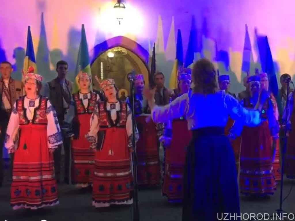 Молитва за Україну вже сьомий рік поспіль лунає в Ужгороді (ВІДЕО)