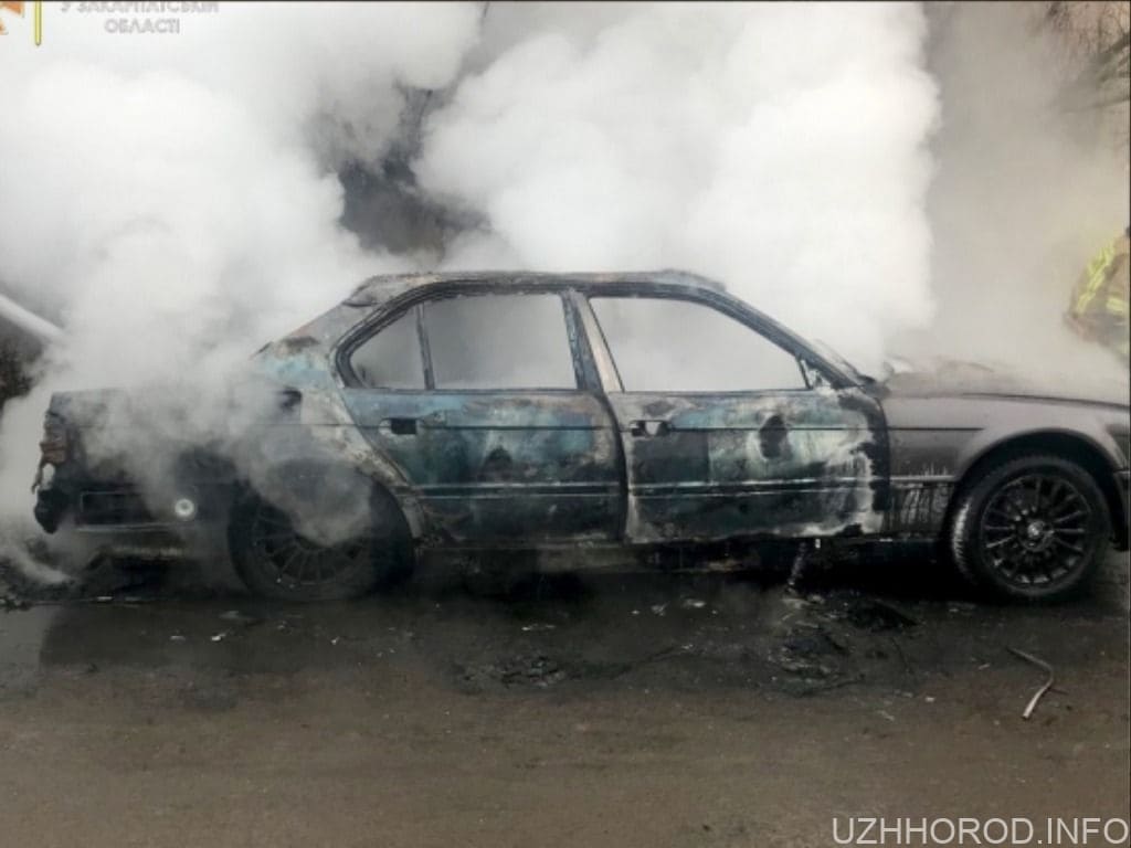 В Ужгороді за півгодини вщент згоріла BMW фото