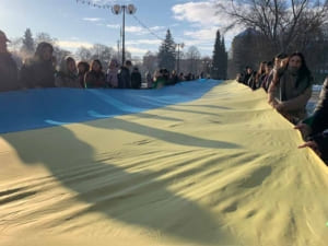 В Ужгороді розгорнули 100-метровий державний прапор