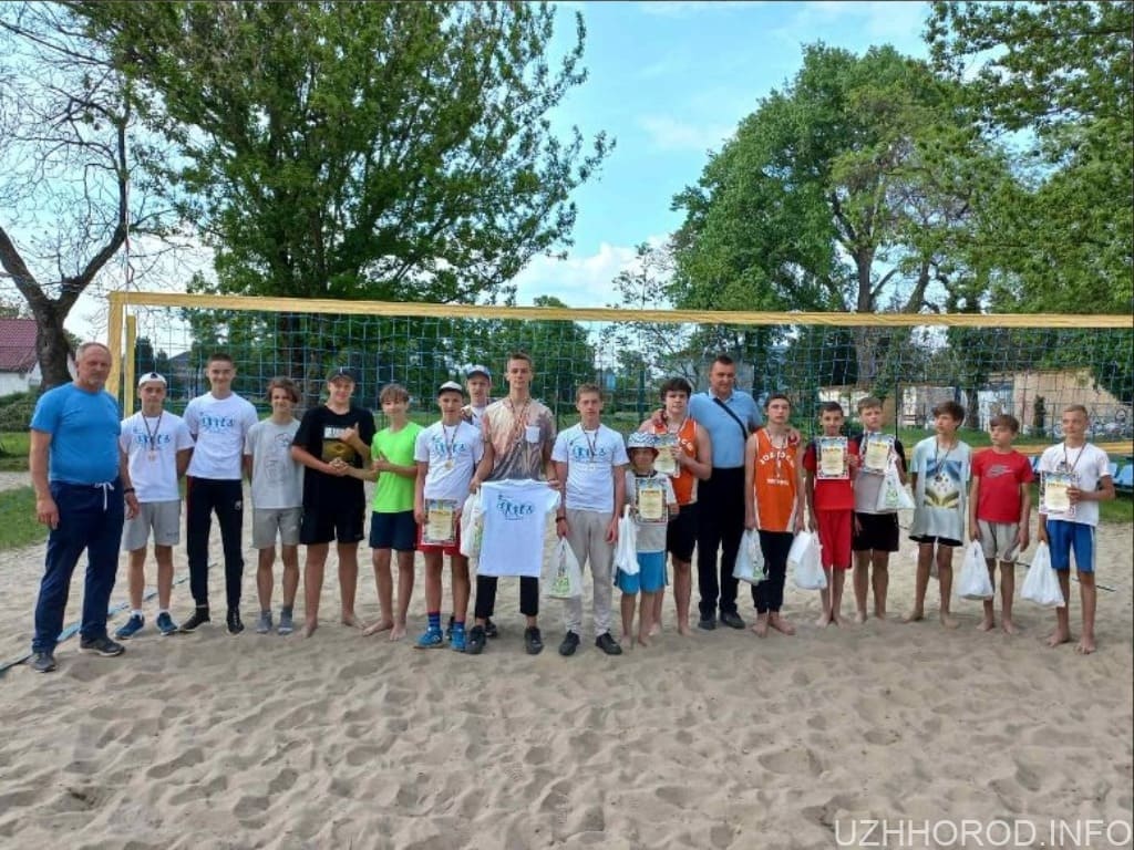 В Ужгороді відбулися змагання з пляжного волейболу