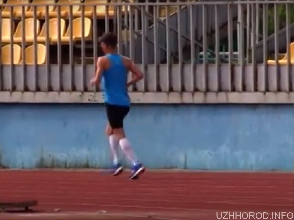Андрій Кирилюк пробігає дистанцію фото