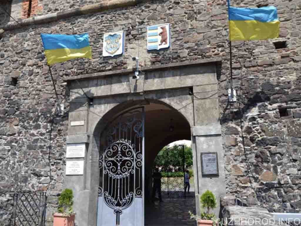 В Ужгородському замку для відвідувачів планують відкрити підземелля фото