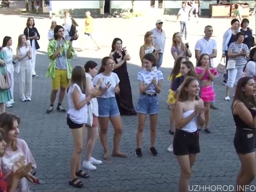 В Ужгороді молодь об’єдналася, аби зібрати кошти для військових (ВІДЕО)