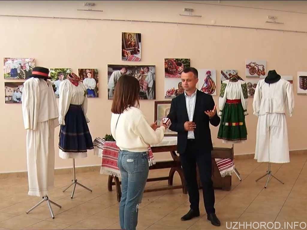 в Ужгороді відкрили виставку весільної атрибутики фото