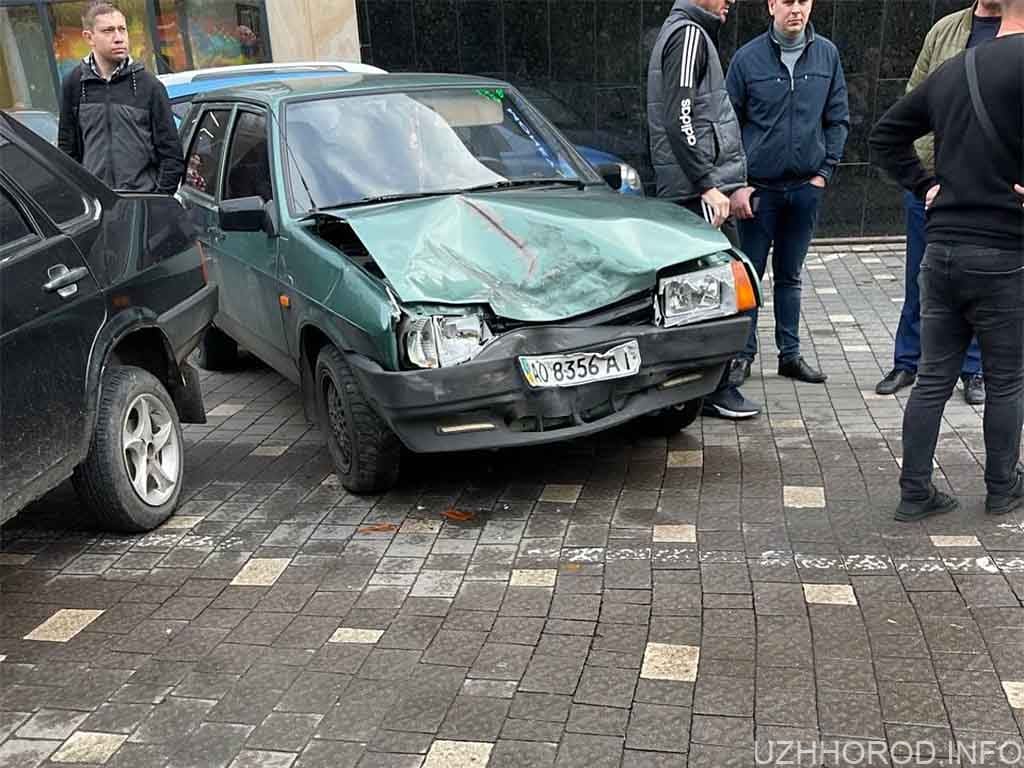 В Ужгороді сталася ДТП за участі одразу 6 автівок фото