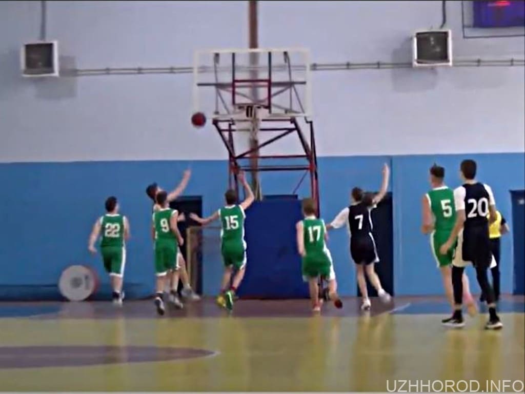Юнацький баскетбольний турнір в Ужгороді зібрав команди з чотирьох міст України фото