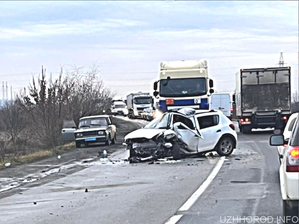 Смертельна ДТП біля Мукачева: зіткнулись Renault та Skoda