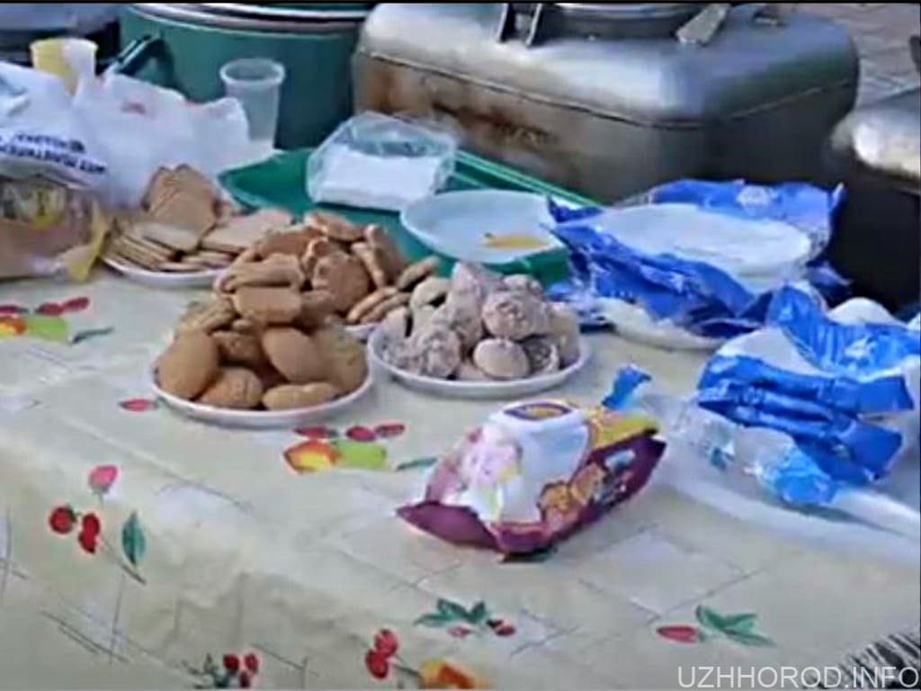 В Ужгороді продовжують безкоштовно годувати гарячими обідами (ВІДЕО)