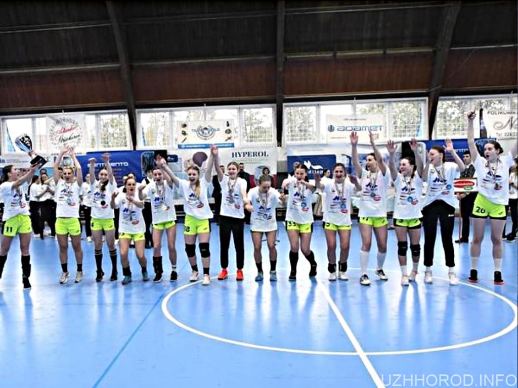 Ужгородські гандболістки виграли міжнародний Кубок в Сербії фото
