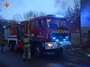В Ужгороді вогнеборці завадили поширенню пожежі на газопровід