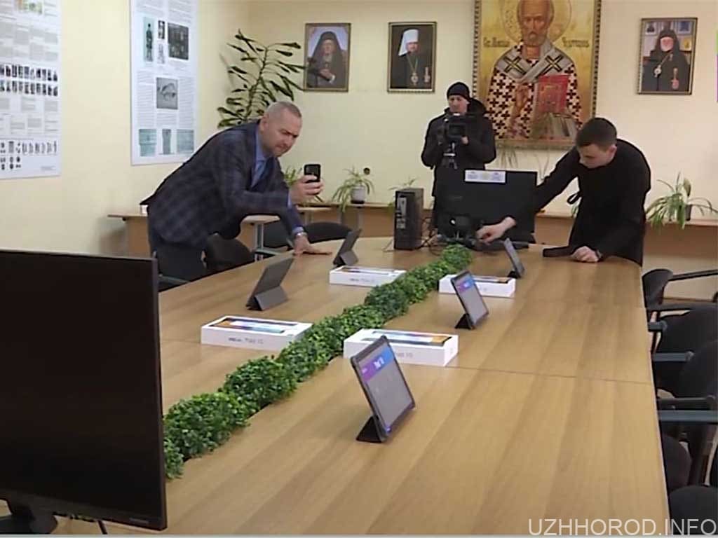 В Ужгороді облаштували комп’ютерний клас для дітей, у тому числі – і з числа ВПО (ВІДЕО)