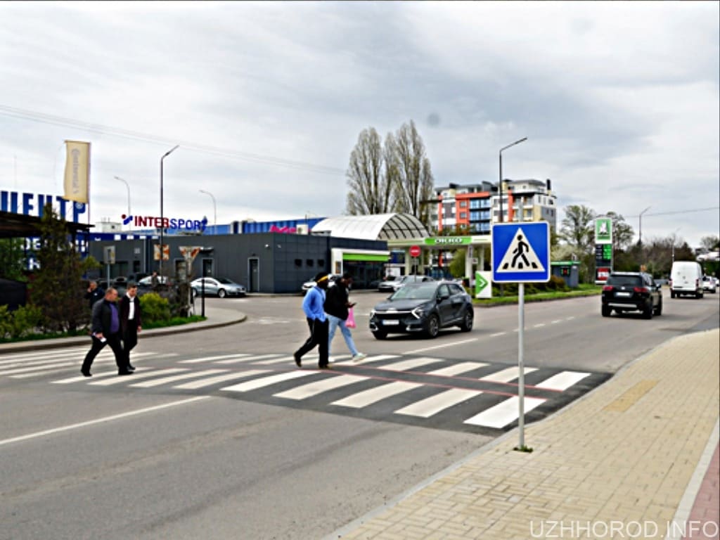 В Ужгороді встановили кілька підвищених пішохідних переходів