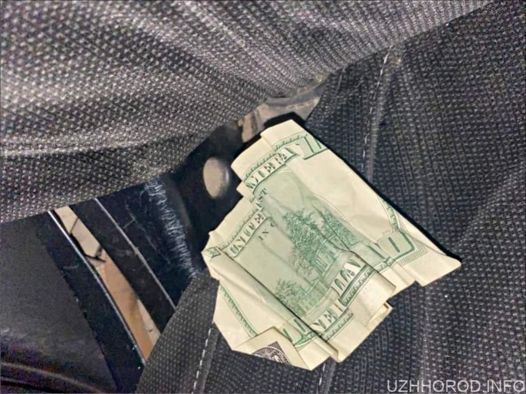 В Ужгороді молодик намагався за 100 доларів відкупити свого товариша від поліції