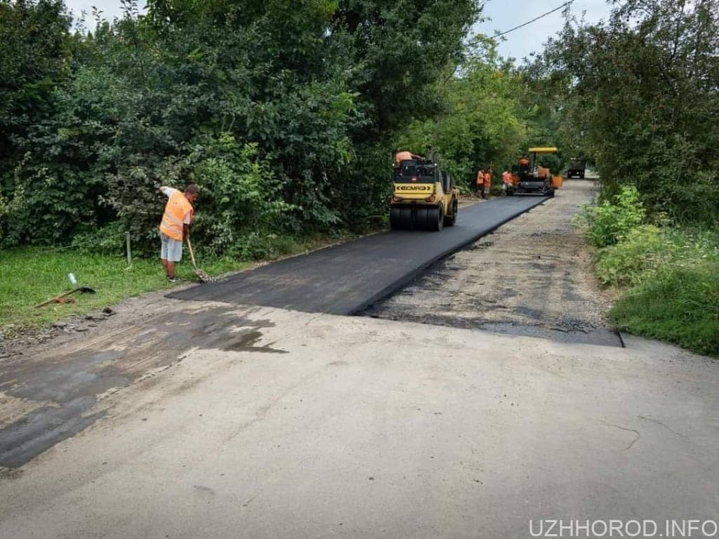В Ужгороді ремонтують дороги