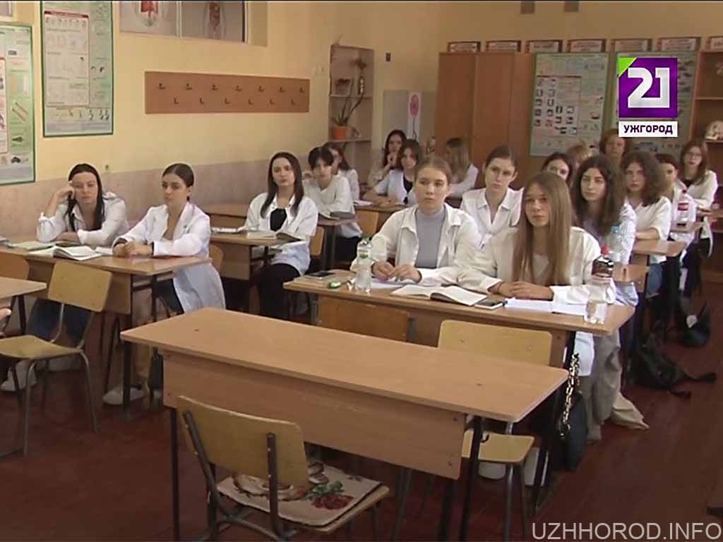 В Ужгороді військові та медики проводять допризовну підготовку для юнаків та юнок (ВІДЕО)