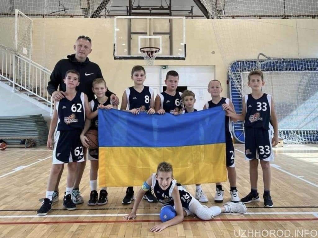 Юні ужгородські баскетболісти успішно стартували в закордонних змаганнях фото