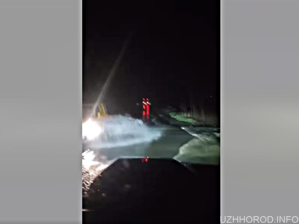 Попередження: Через підтоплення перекрито дорогу на Хустщині (ВІДЕО)