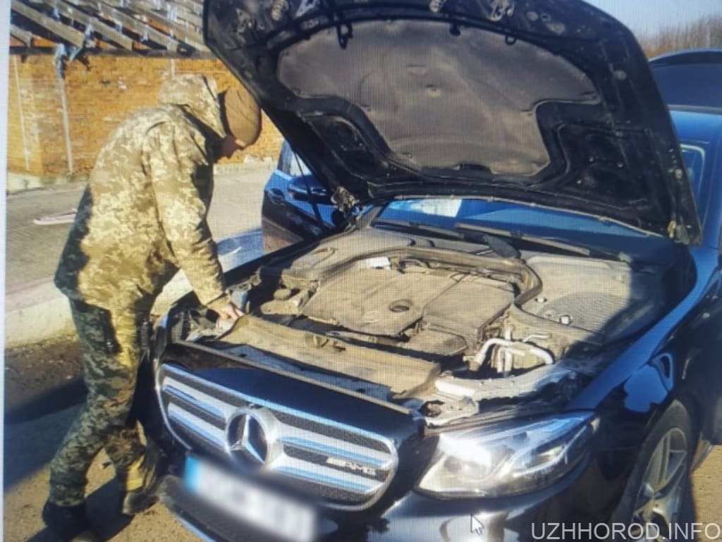 Розшукуване Інтерполом авто затримали прикордонники на Закарпатті (ФОТО)