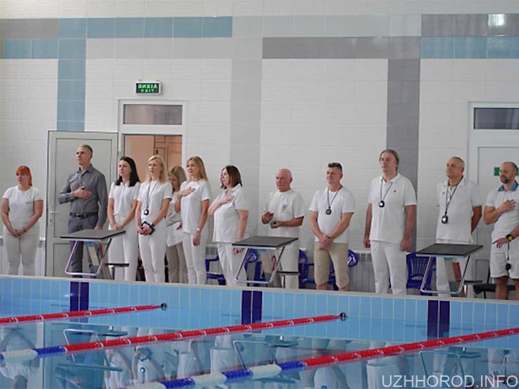 У чемпіонаті Ужгорода з плавання беруть участь 11 команд (ФОТО)