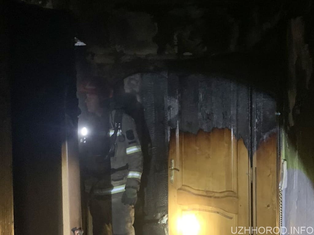 В Ужгороді вночі горіла квартира: евакуювали 10 людей