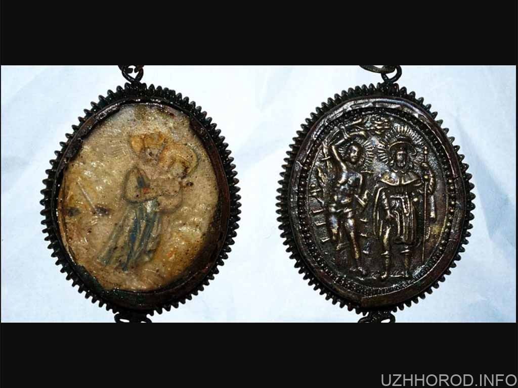 В Ужгороді знайшли рідкісні релігійні медальйони-каплери XVII століття