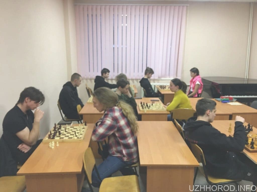 В Ужгородському музколеджі змагалися любителі шахів