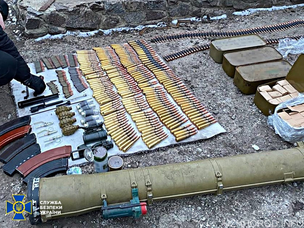 СБУ викрила 4 чорних зброярів, які продавали криміналітету «трофейну» російську зброю та вибухівку