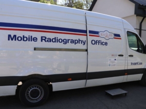 Мобільний рентгенкабінет працює на вулиці Гранітній в Ужгороді