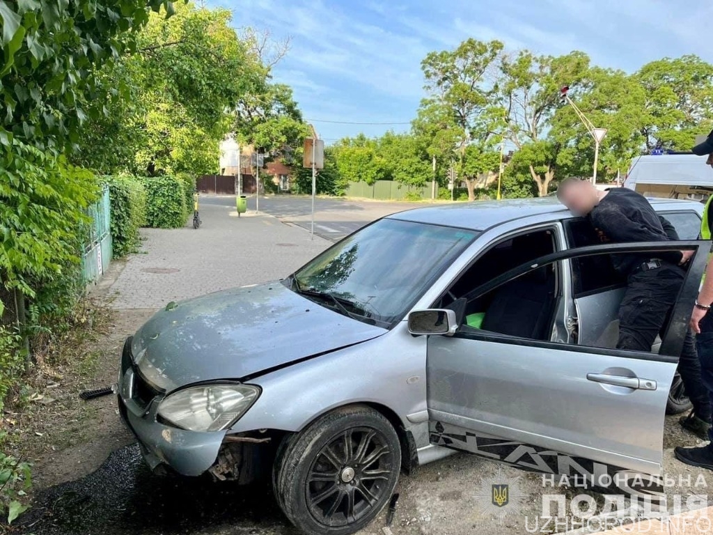 намагався викрасти авто та при цьому травмував його власника фото