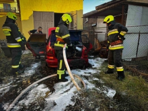 В Ужгороді під час ремонту загорілося авто (ФОТО)