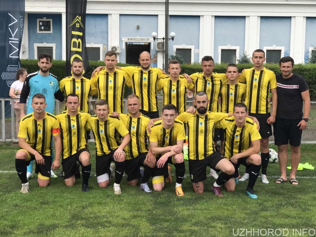 «Будівельник» лідирує у чемпіонаті Ужгорода з футболу