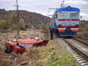 На Перечинщині легковик зіткнувся із поїздом – водій загинув