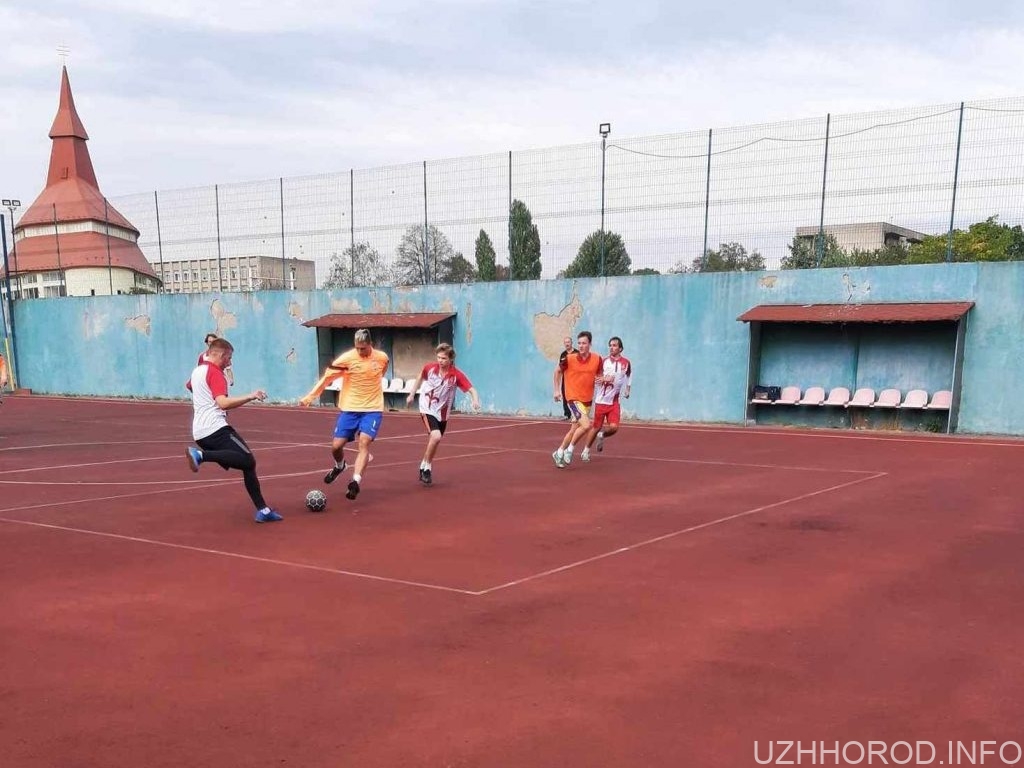 В Ужгороді провели святковий футбольний турнір