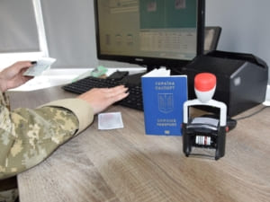 Контрабанда, наркотики і мільйони готівки: що насправді фіксує митниця Закарпаття