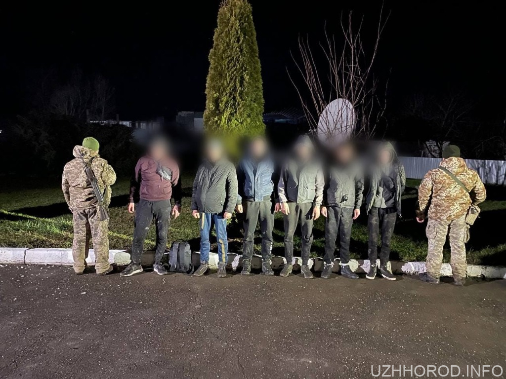 Нічний заплив «команди водолазів» припинили прикордонники на Закарпатті (ВІДЕО) Нічний заплив «команди водолазів» припинили прикордонники на Закарпатті (ВІДЕО)