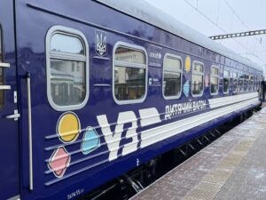 Поїзд Дніпро – Ужгород курсуватиме зі змінами маршруту через обстріли