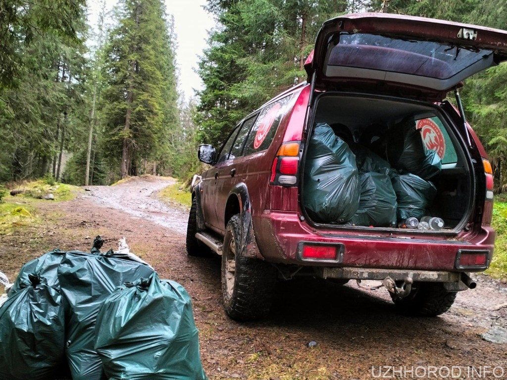 Під Петросом туристи лишають гори відходів (ФОТО) Під Петросом туристи лишають гори відходів (ФОТО)