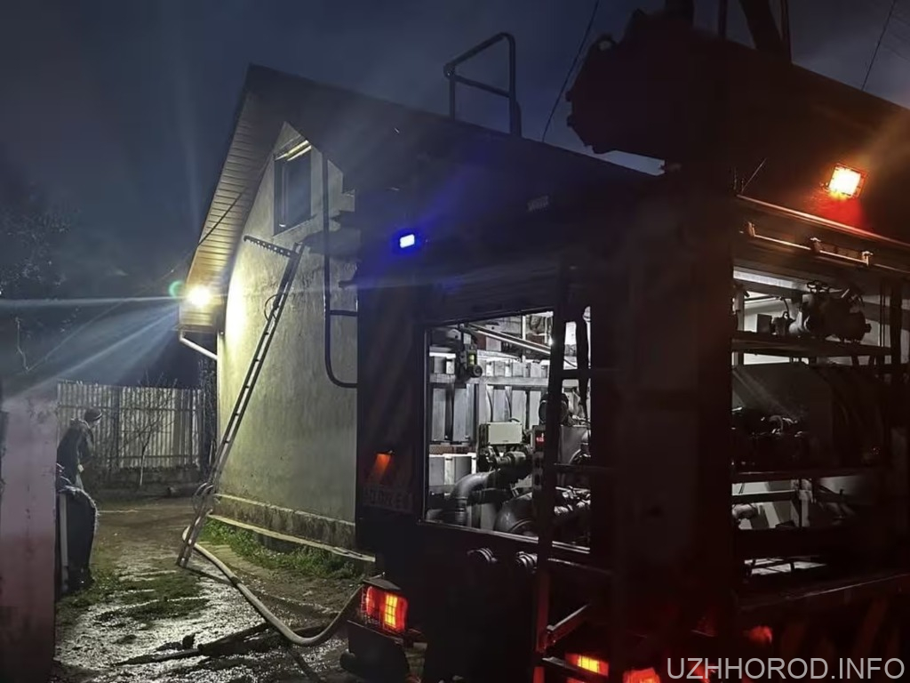 Вночі в Ужгороді горів житловий будинок Вночі в Ужгороді горів житловий будинок фото
