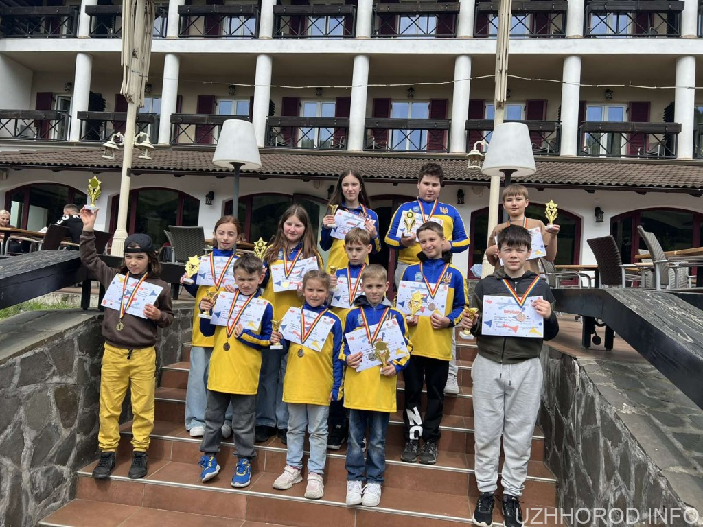 Закарпатські шахістки стали призерами міжнародного турніру Закарпатські шахістки стали призерами міжнародного турніру фото