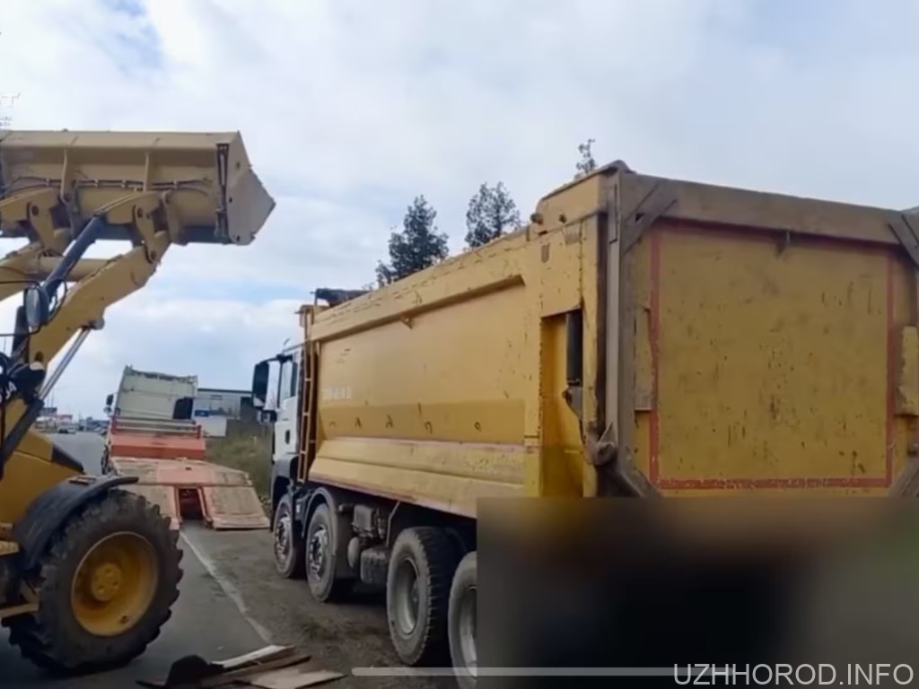 Понад 100 тис. грн штрафу: біля Ужгорода зупинили перевантажений самоскид (ВІДЕО) Понад 100 тис. грн штрафу: біля Ужгорода зупинили перевантажений самоскид (ВІДЕО)