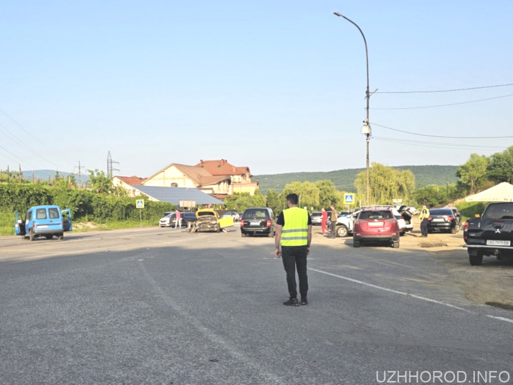 Експериментальну кільцеву розв'язку облаштують на об’їзній дорозі Ужгорода Експериментальну кільцеву розв'язку облаштують на об’їзній дорозі Ужгорода фото