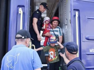 На Закарпаття прибув черговий евакуаційний поїзд з Донеччини