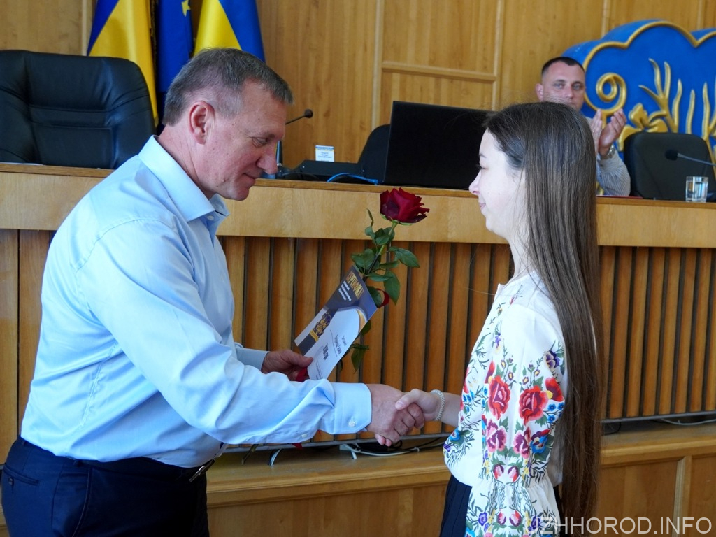 Троє молодих ужгородців отримали премію від мера фото