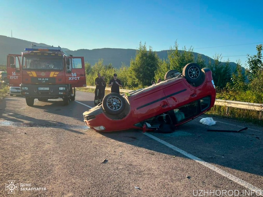 Траса Н-09: лобове зіткнення позашляховиків призвело до трьох постраждалих Траса Н-09: лобове зіткнення позашляховиків призвело до трьох постраждалих