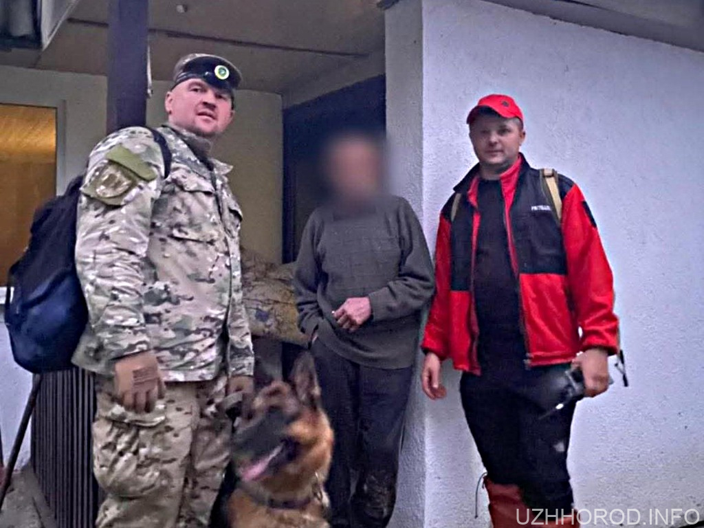 на Рахівщині поліцейський кінолог разом з рятувальником всю ніч шукали пенсіонера фото